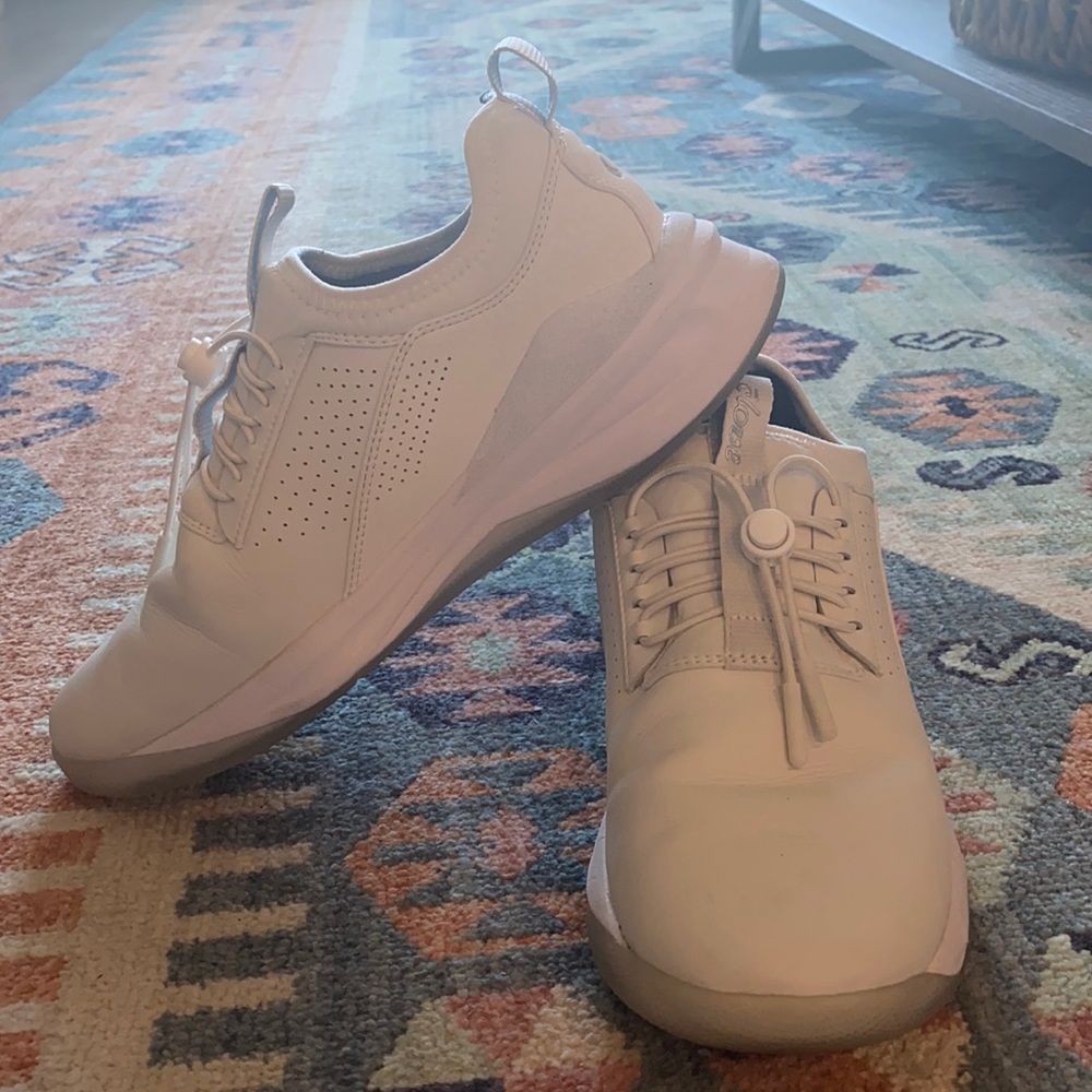 Clove nursing shoes
